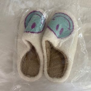 Brand new preppy smiley slippers